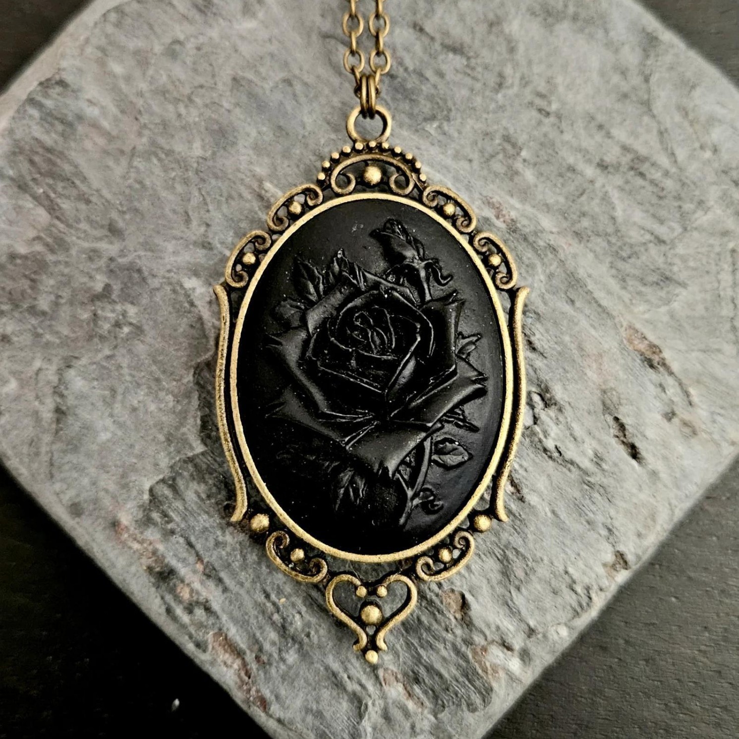 Retro and Trendy Oval Pendant  - đánh giá và giá Y2K Ethnic Fashion